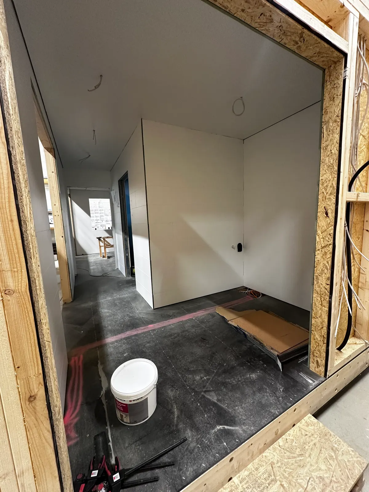 Innenausbau eines Tiny Houses in der Werkstatt